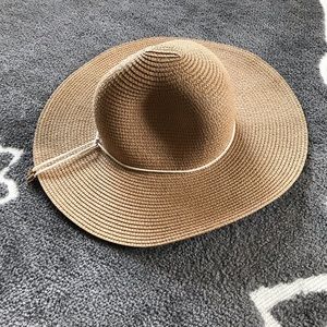 Wide brim sun hat